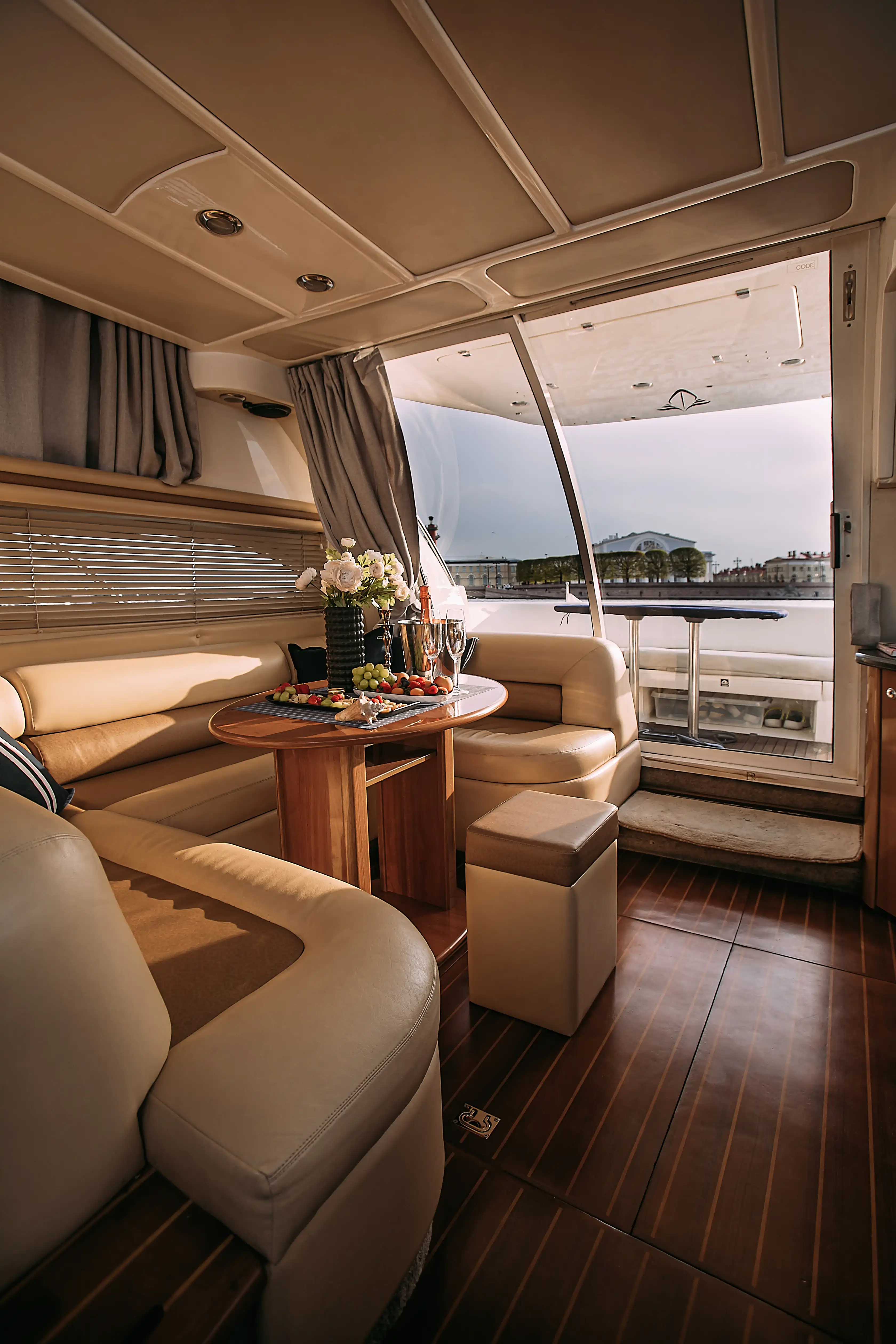 Яхта Sealine 39 AMO image- 23